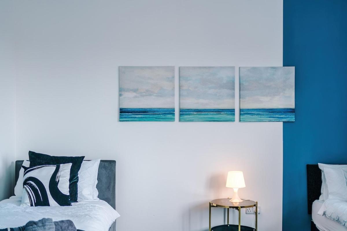 Apartment Sleeps 8, Free Parking, Stunning In Salford Quays, Perfect For Groups, Long Term Disc *