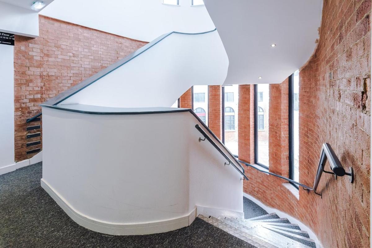 Apartment Sleeps 8, Free Parking, Stunning In Salford Quays, Perfect For Groups, Long Term Disc *