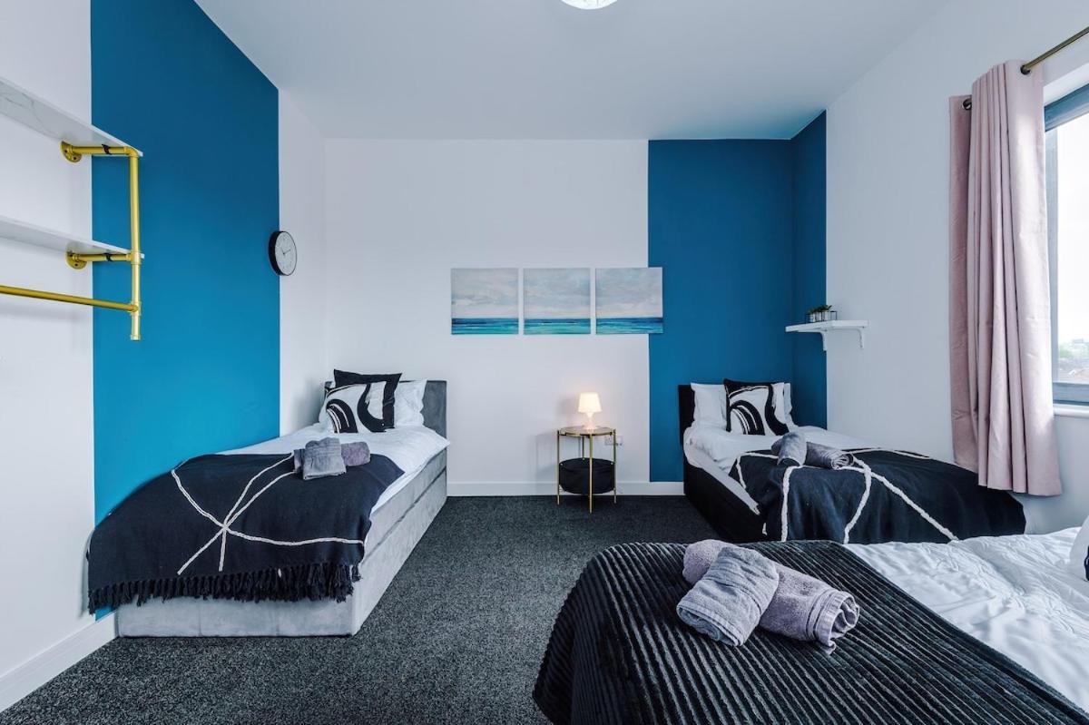 Apartment Sleeps 8, Free Parking, Stunning In Salford Quays, Perfect For Groups, Long Term Disc *
