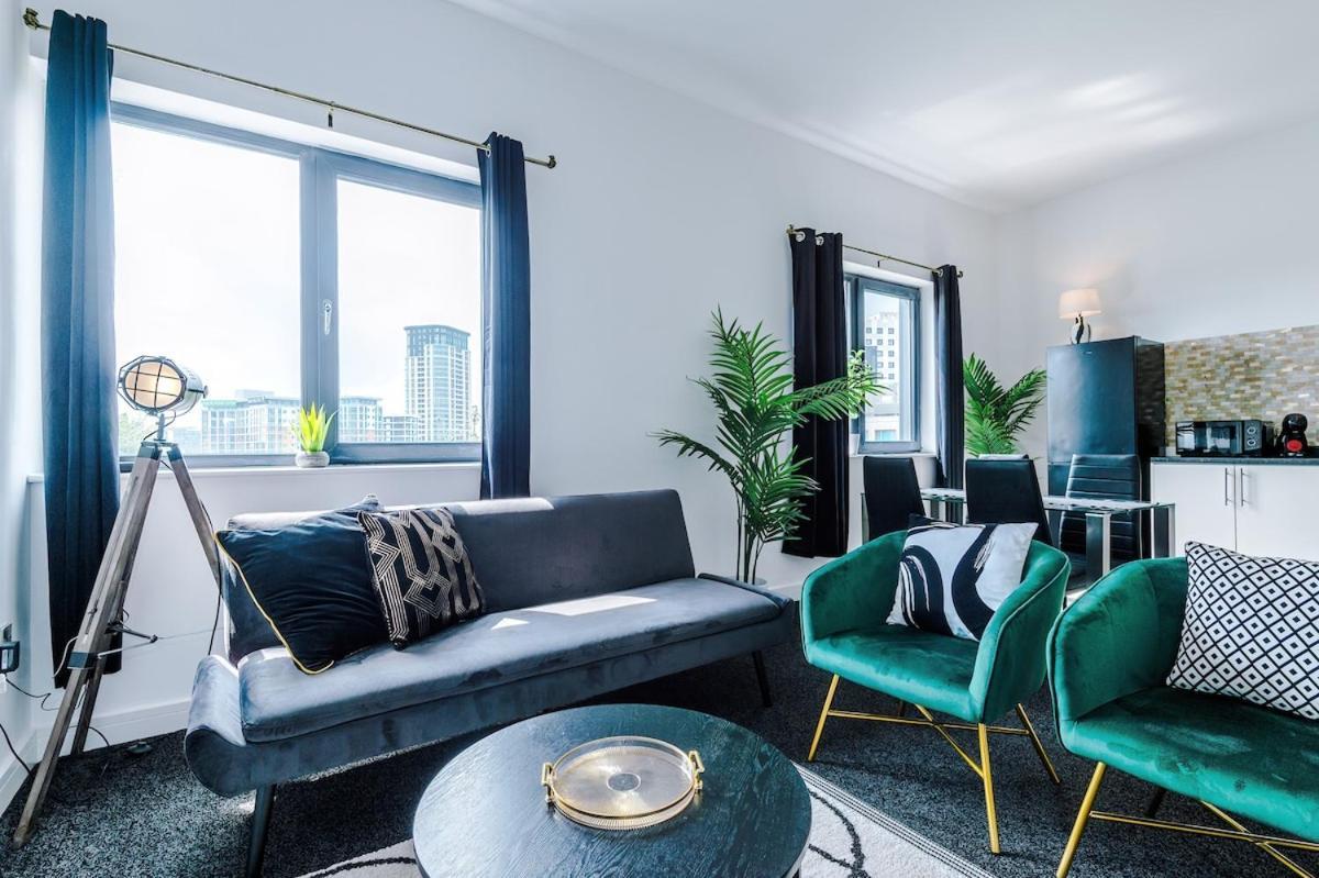 Sleeps 8, Free Parking, Stunning In Salford Quays, Perfect For Groups, Long Term Disc * Manchester