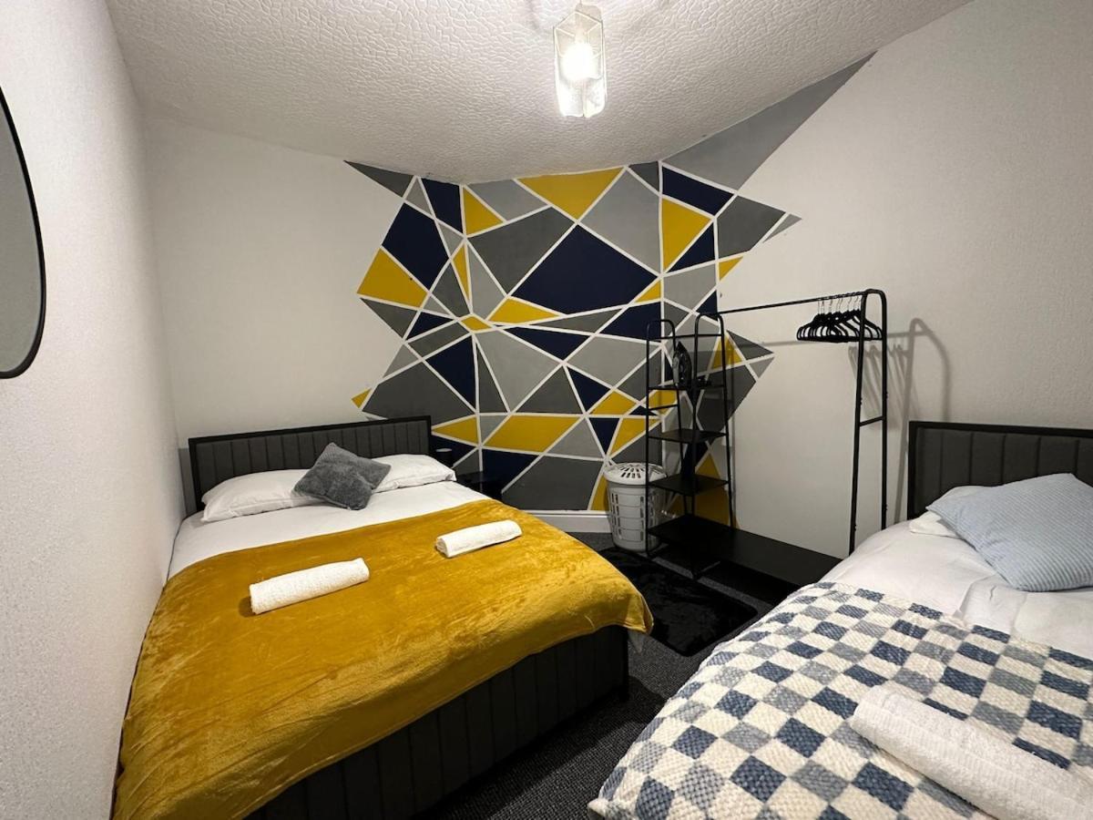 Spacious Home-pooltable-freeparking-10guests Vakantiehuis Manchester