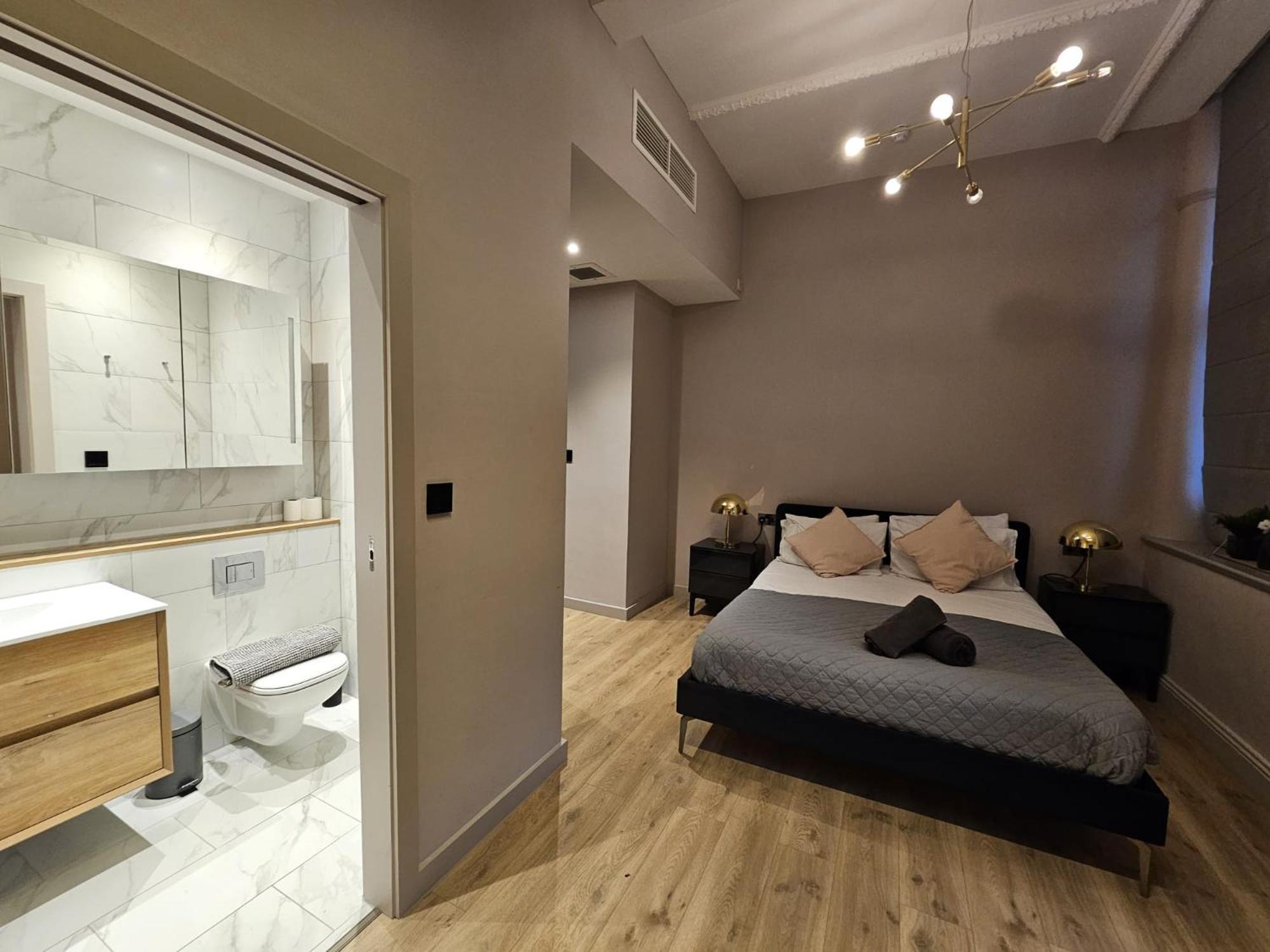 Apartment Modern 2br In Chinatown For Up To 8 Guests! *
