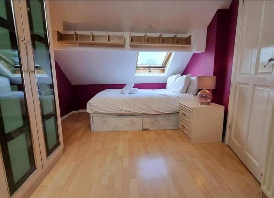 Spacious 4bd With Great Links To Centre Holiday home *