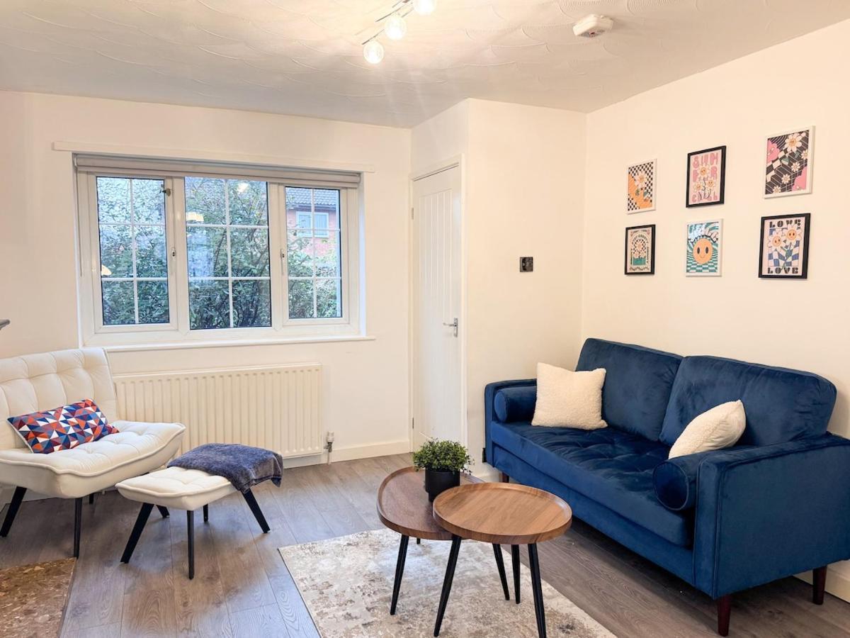 Cozy 2 Bed - Free Parking, Great Location By Vista Short Lets *