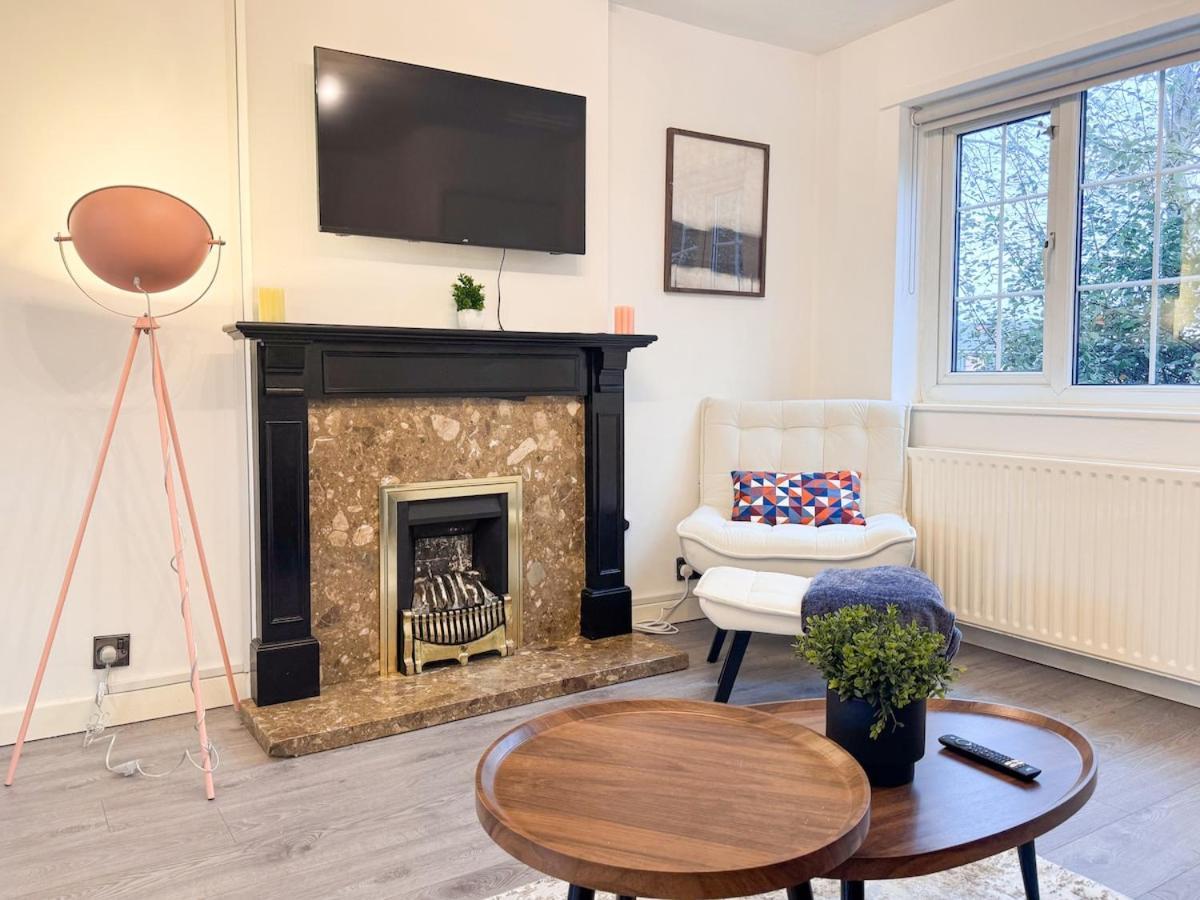 Cozy 2 Bed - Free Parking, Great Location By Vista Short Lets Holiday home