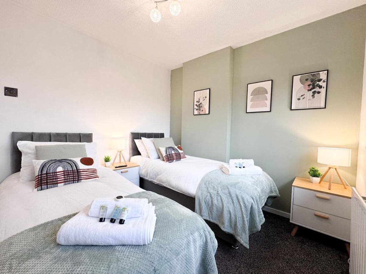 Cozy 2 Bed - Free Parking, Great Location By Vista Short Lets Holiday home
