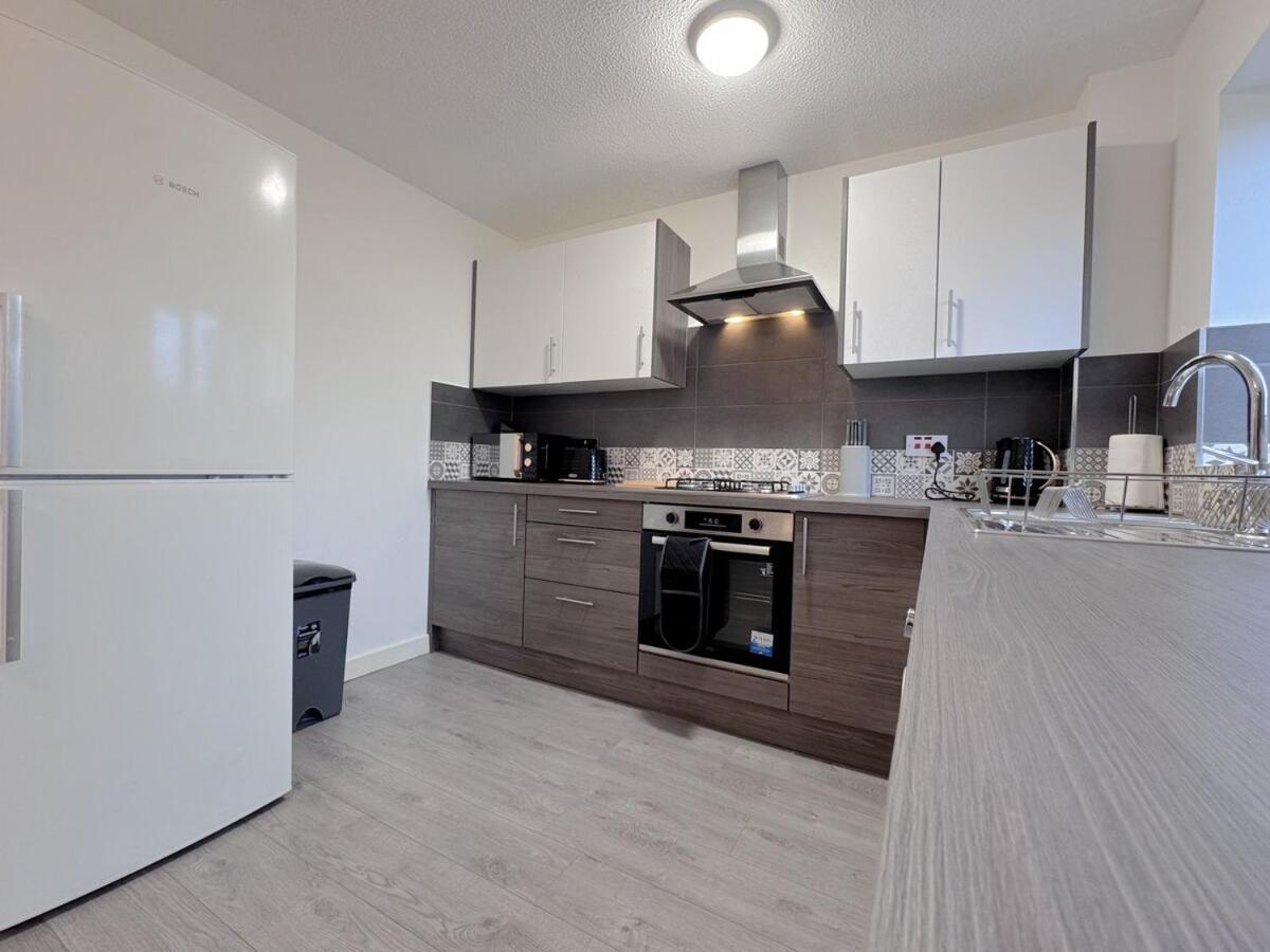 Holiday home Cozy 2 Bed - Free Parking, Great Location By Vista Short Lets