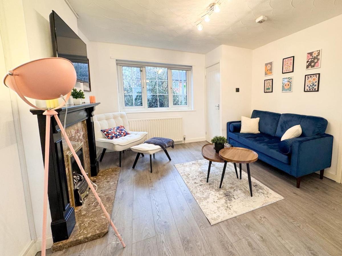 Cozy 2 Bed - Free Parking, Great Location By Vista Short Lets *