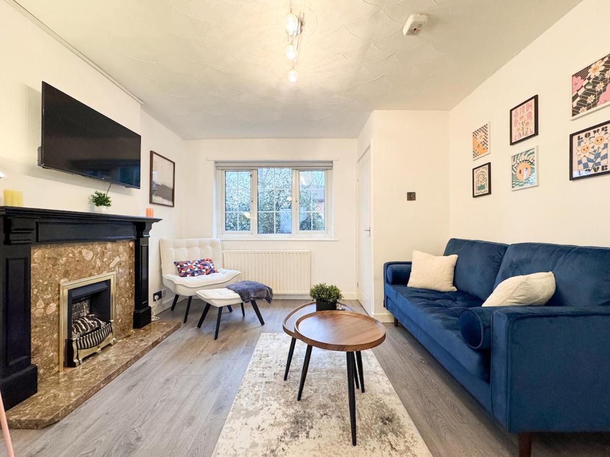 Cozy 2 Bed - Free Parking, Great Location By Vista Short Lets *