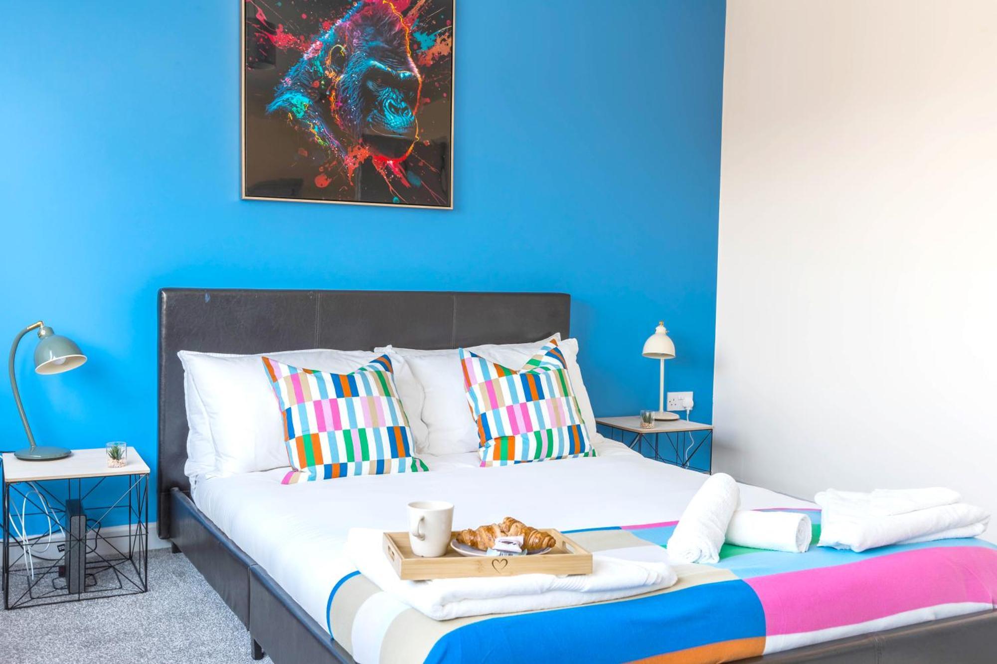 Holiday home Forest View- Oasis Mural -didsbury Zen Sleeps 10 Manchester