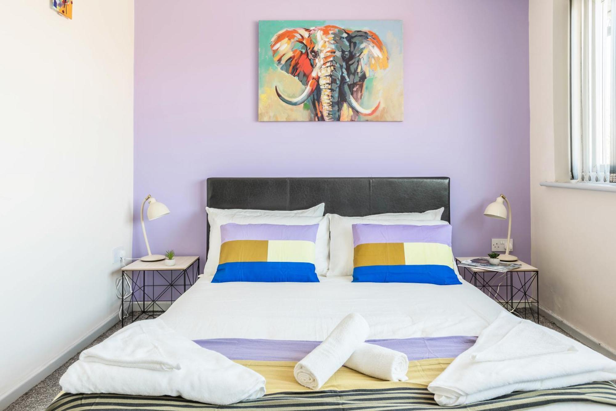 Forest View- Oasis Mural -didsbury Zen Sleeps 10 Holiday home