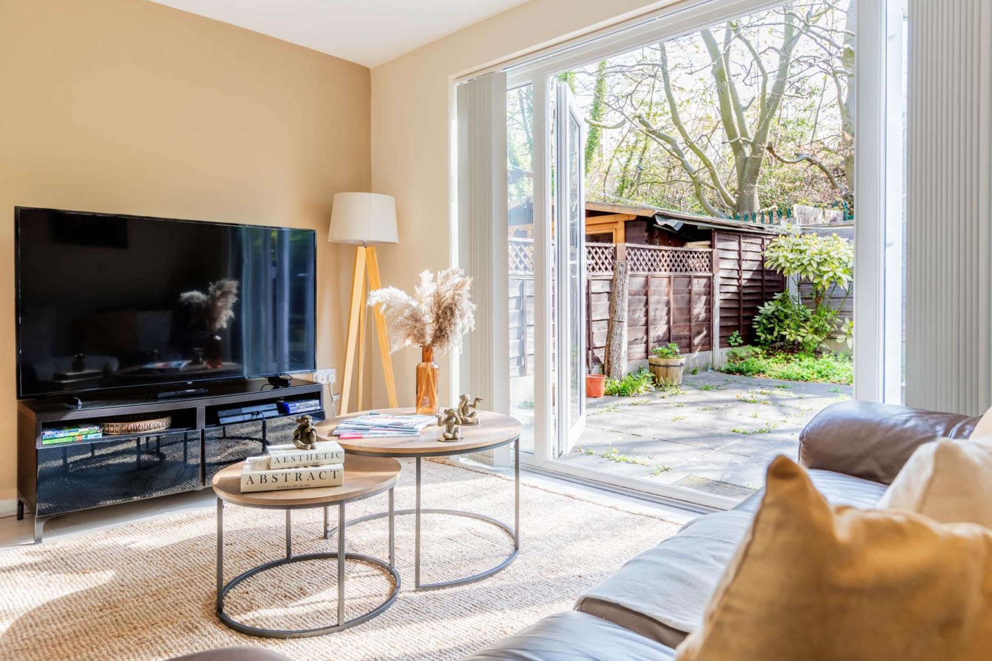 Holiday home Forest View- Oasis Mural -didsbury Zen Sleeps 10