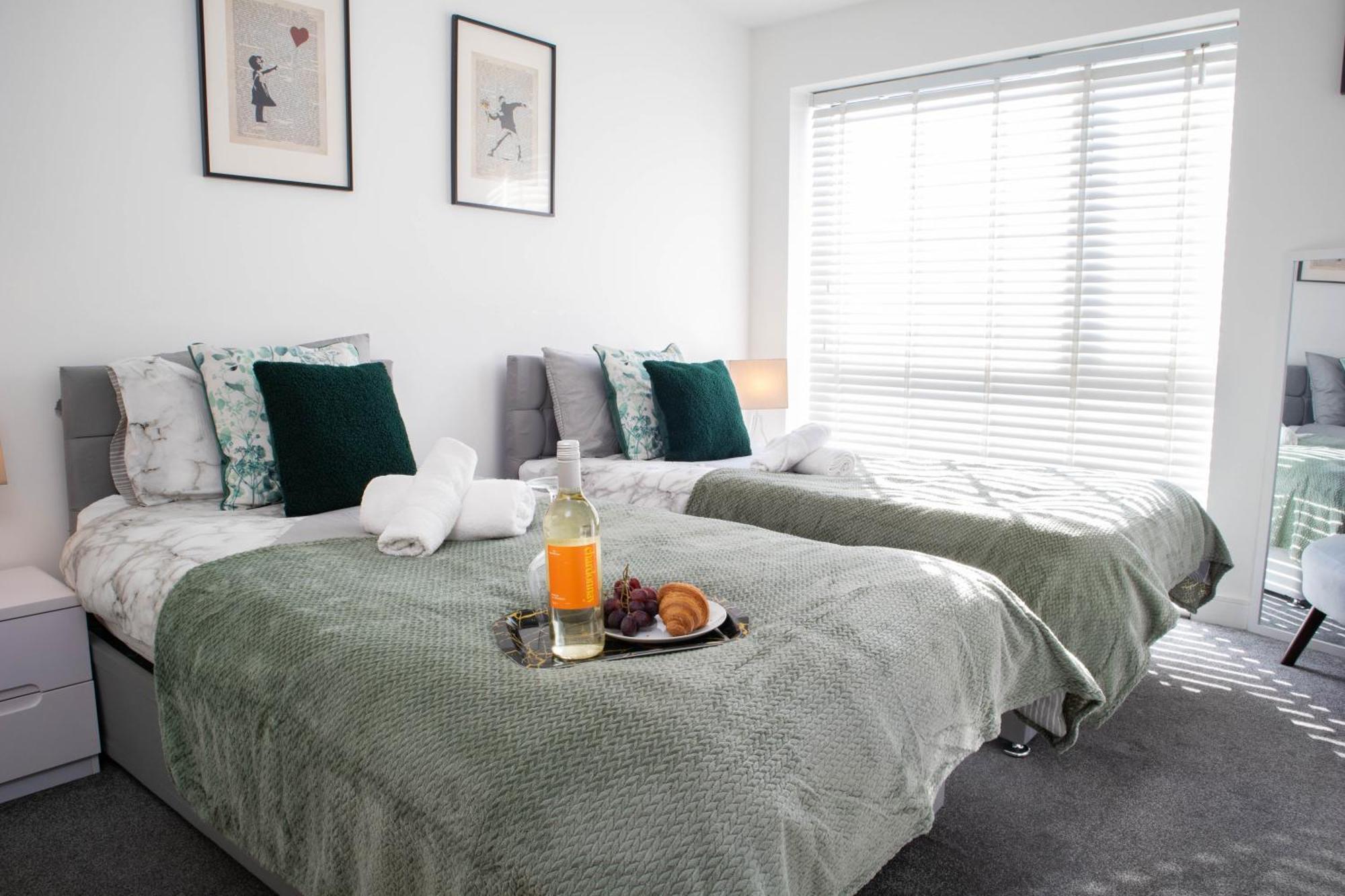 Holiday home 3br-sleeps 6 -walk To Etihad & Ao Arena