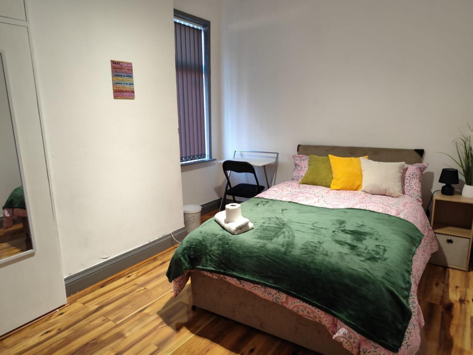 Double-bedroom In The Heart Of Harpurhey Perfect For Short *