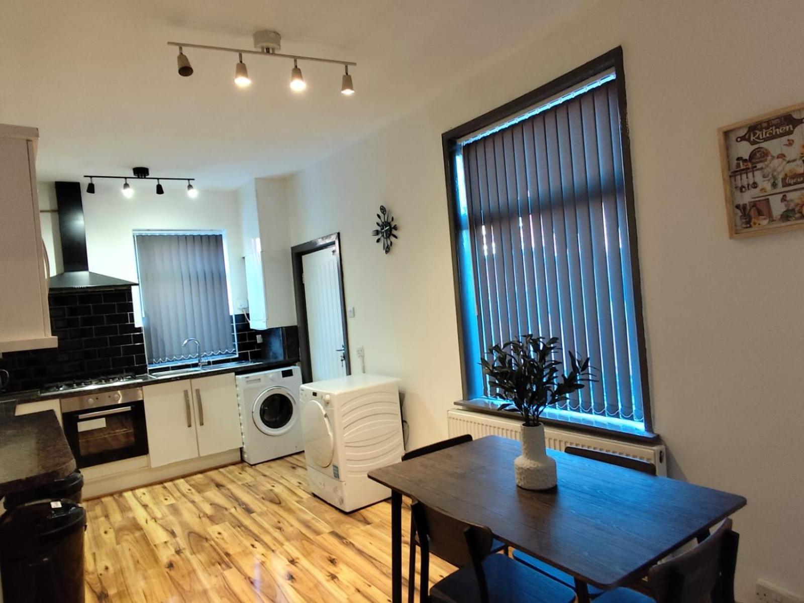 Guest house Double-bedroom In The Heart Of Harpurhey Perfect For Short