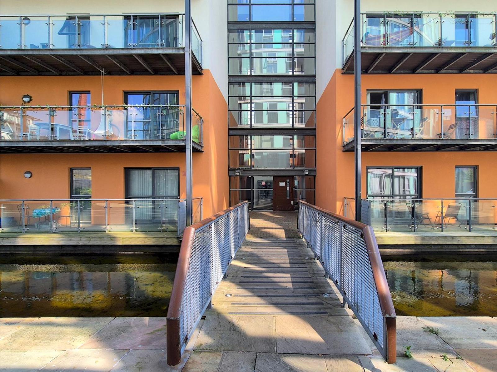 Pass The Keys Modern 2 Bed Centre Parking Apartment Manchester