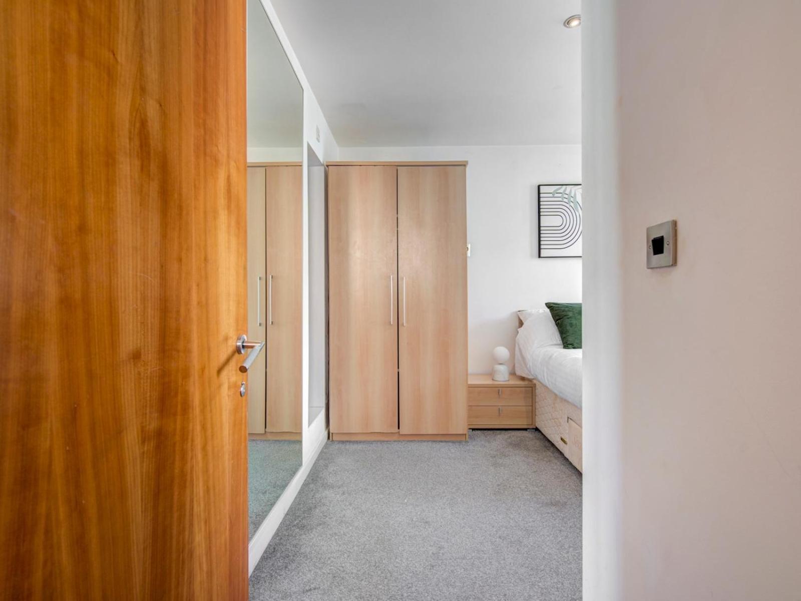 Apartment Pass The Keys Modern 2 Bed Centre Parking *