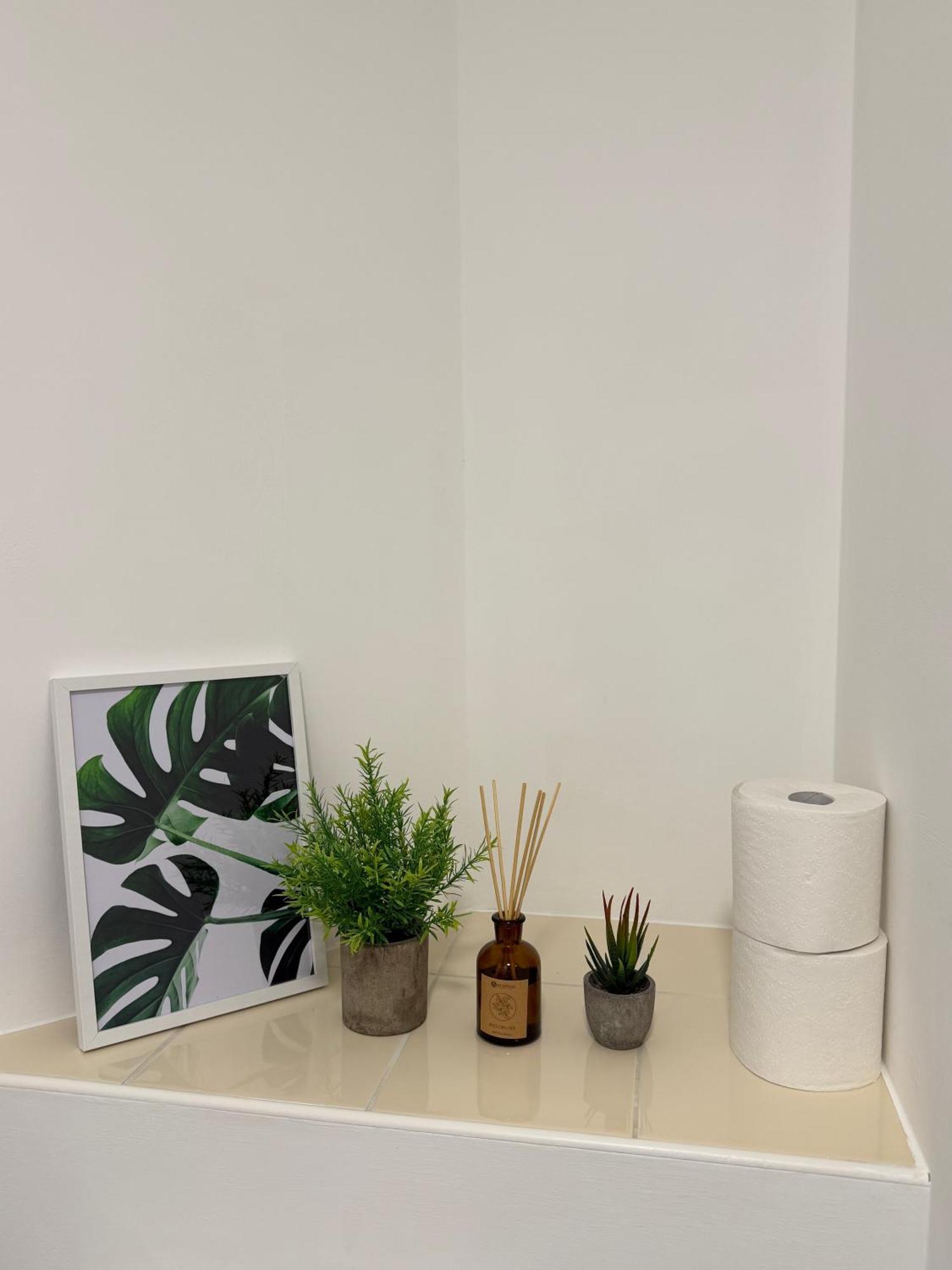 Zelena Luxurious Apartment, Private Parking, Fast Wi-fi, Self Check-in Anytime Perfect For Late Arrivals, 5 Minutes To Old Trafford Stadium Apartment Manchester