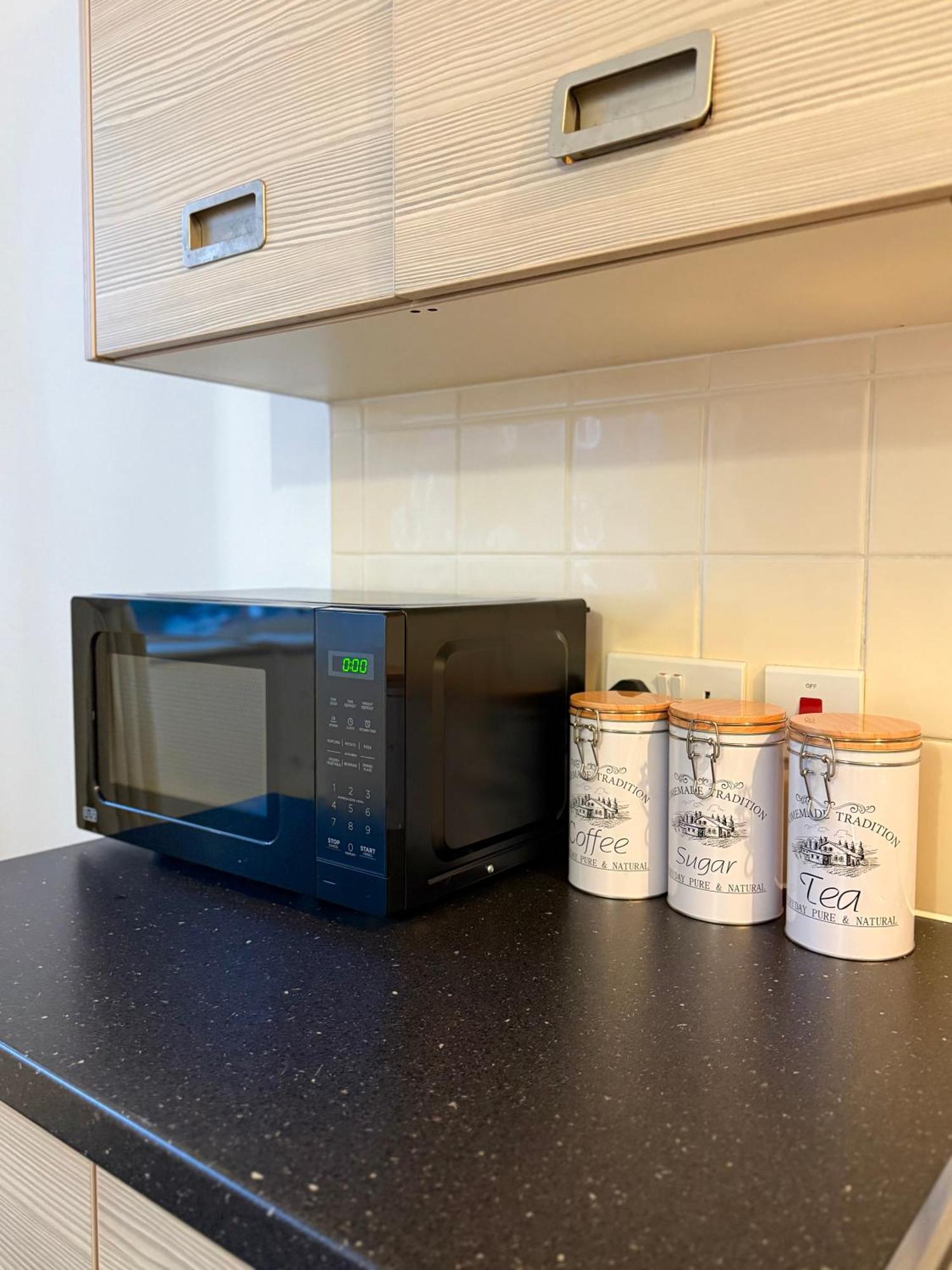 Zelena Luxurious Apartment, Private Parking, Fast Wi-fi, Self Check-in Anytime Perfect For Late Arrivals, 5 Minutes To Old Trafford Stadium