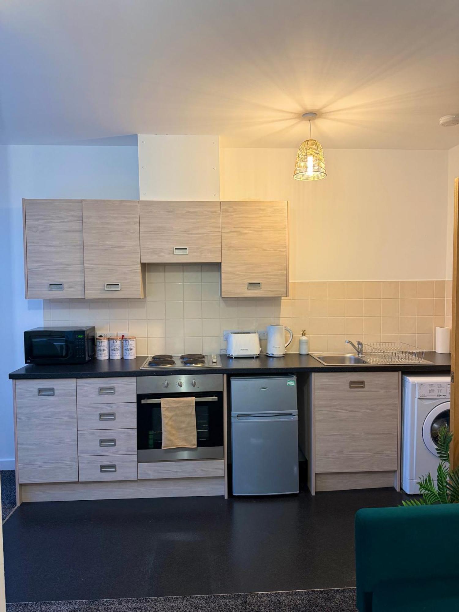 Zelena Luxurious Apartment, Private Parking, Fast Wi-fi, Self Check-in Anytime Perfect For Late Arrivals, 5 Minutes To Old Trafford Stadium Apartment Manchester