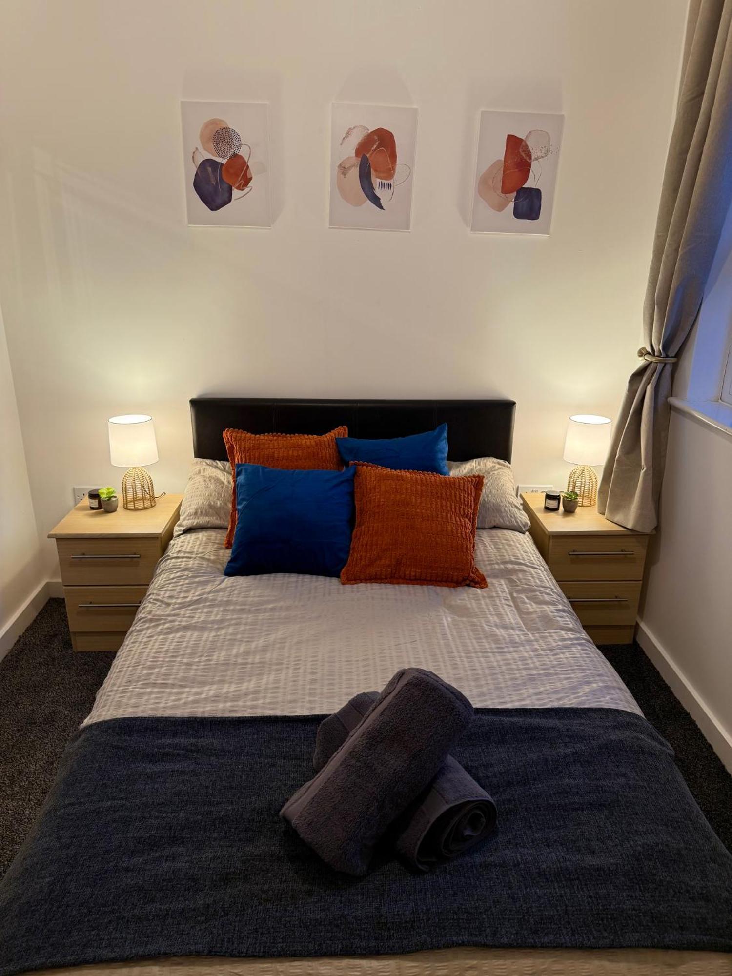 Zelena Luxurious Apartment, Private Parking, Fast Wi-fi, Self Check-in Anytime Perfect For Late Arrivals, 5 Minutes To Old Trafford Stadium Apartment