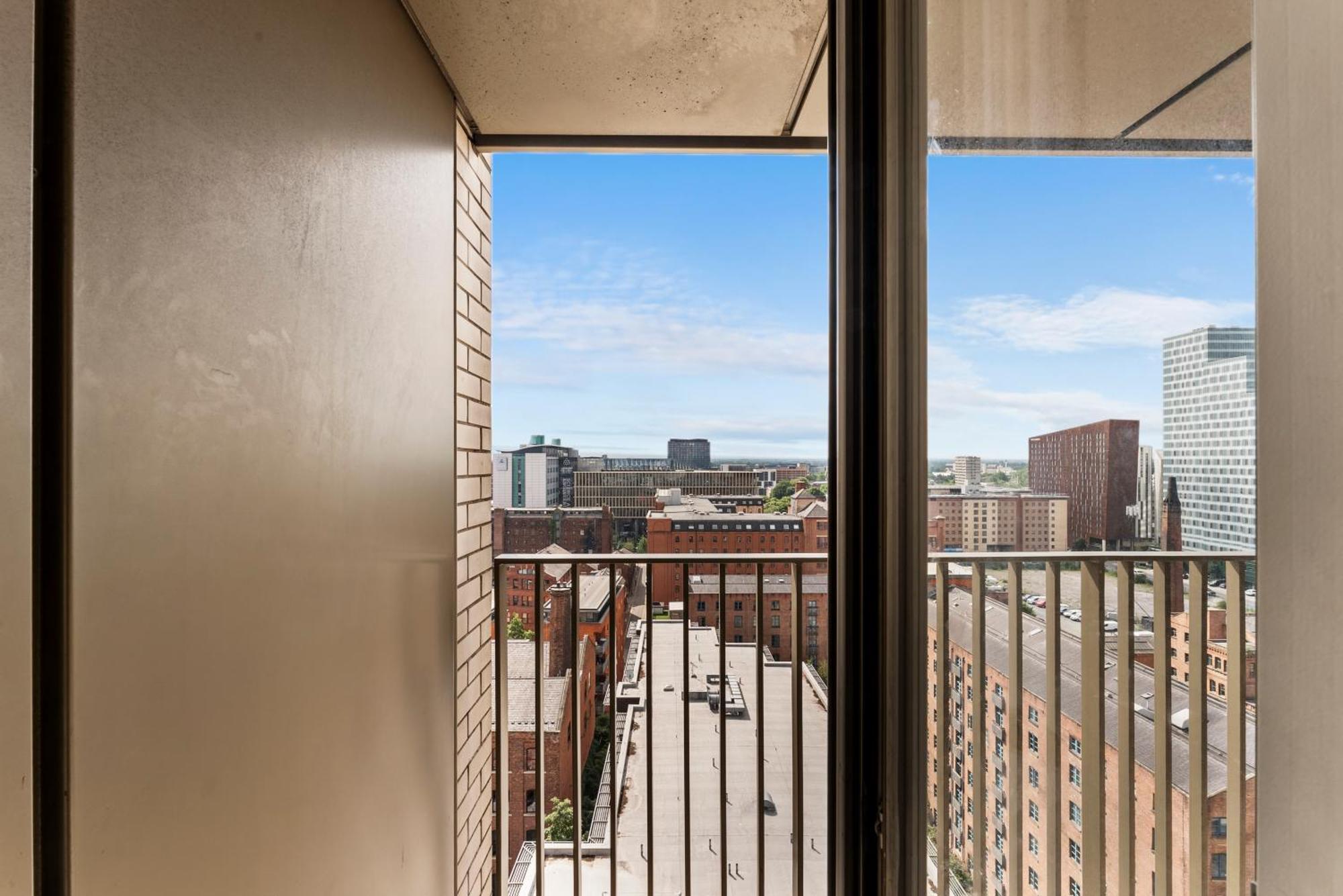 The Artist Abode In - Parking Apartment