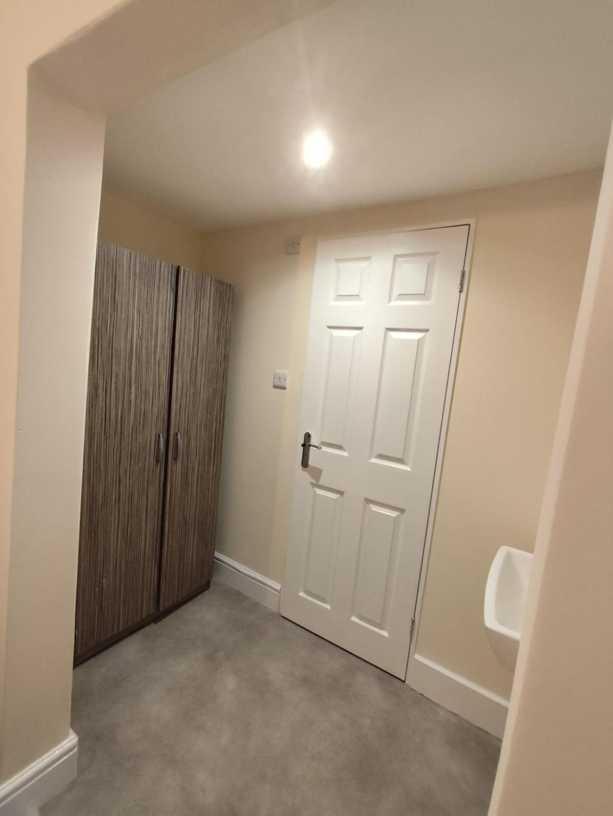 En-suite Double-bedroom In The Heart Of Salford Perfect For Short Guest house *