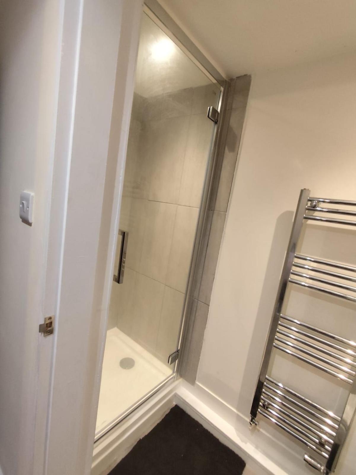 En-suite Double-bedroom In The Heart Of Salford Perfect For Short Guest house *
