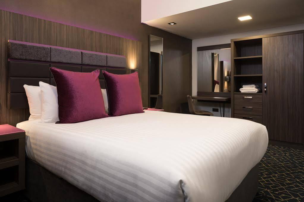 Roomzzz Victoria 4*