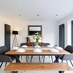 Luxury 7 Bedroom House In Didsbury, Manchester
