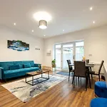 Vibrant 2Br Apartment In Chorlton, Free Parking