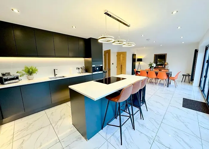Luxury 7 Bedroom House In Didsbury, Manchester