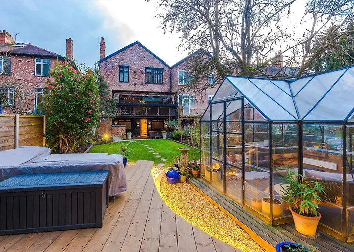 Unique Home In Northenden Urban Oasis Sleeps 8