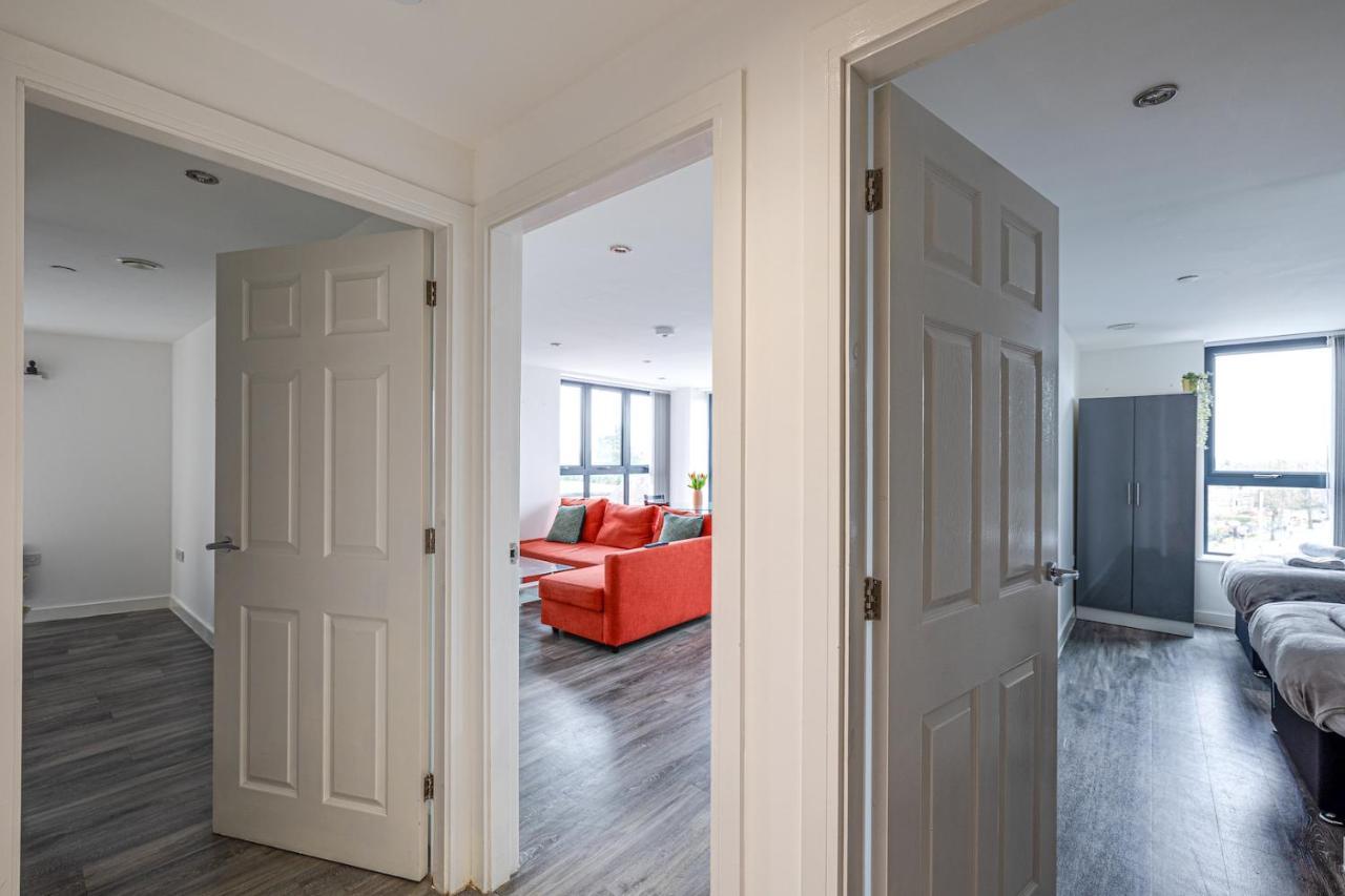 Stunning 2 Bed With Free Parking Close To Cc