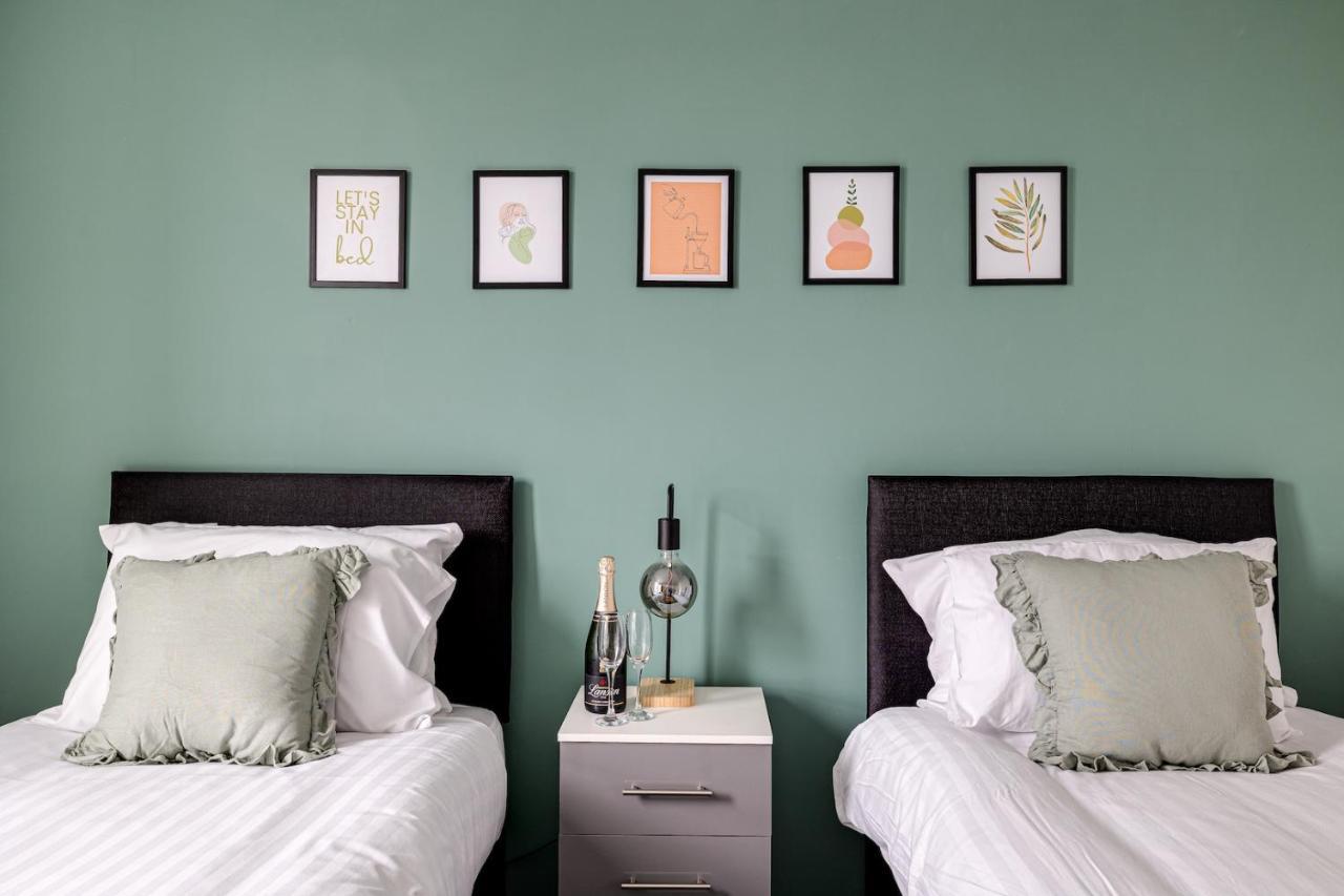 Stunning 2 Bed With Free Parking Close To Cc