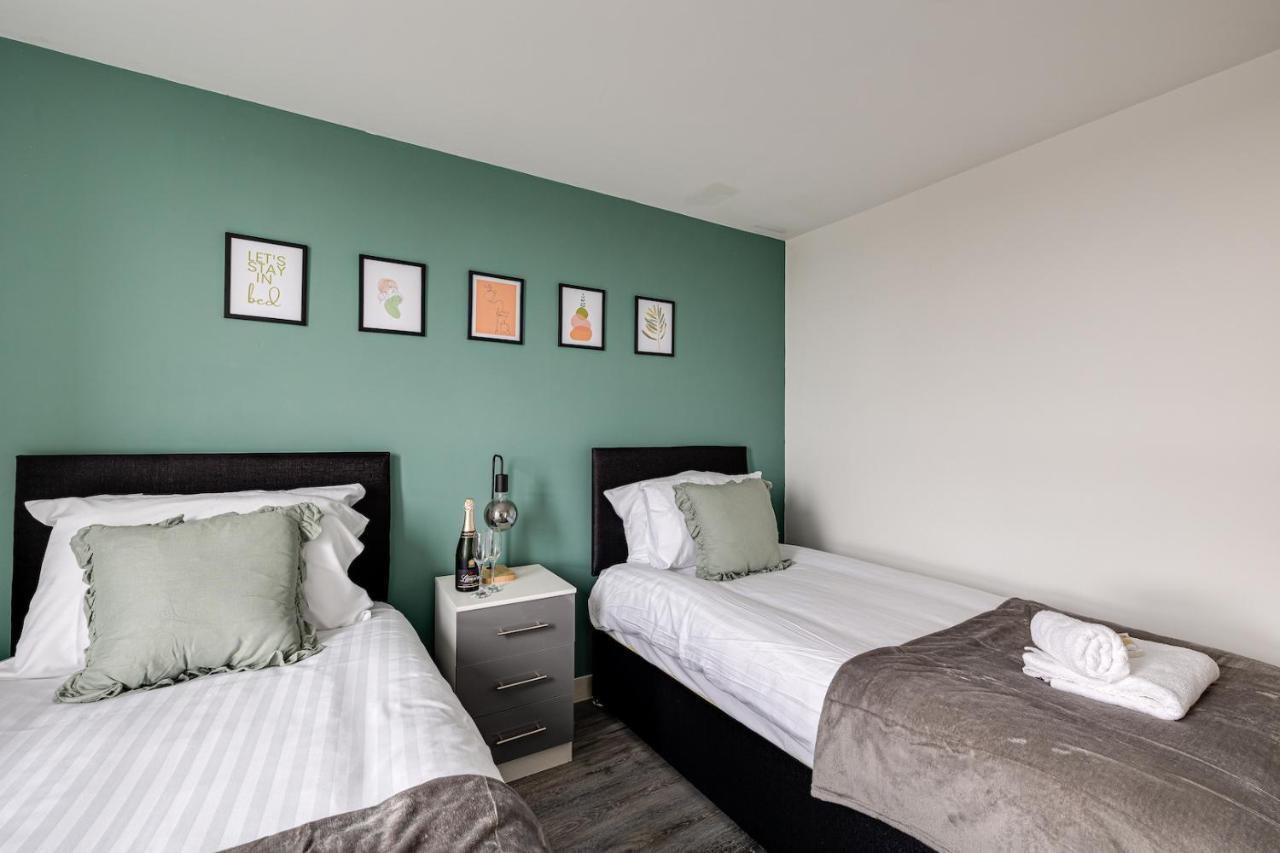 Stunning 2 Bed With Free Parking Close To Cc Apartment *