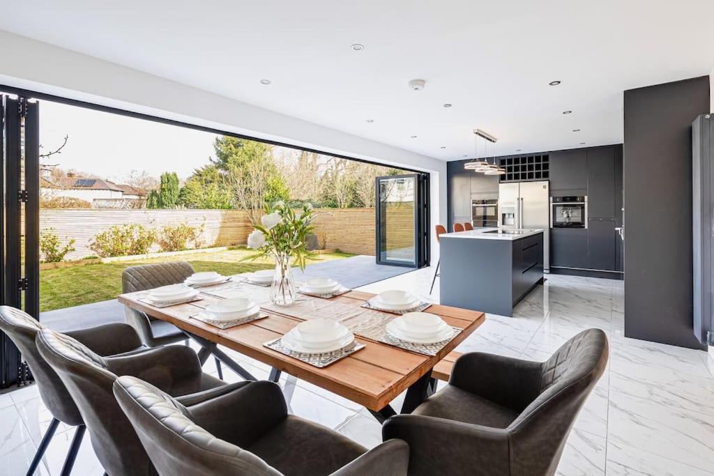 Luxury 7 Bedroom House In Didsbury, * Manchester
