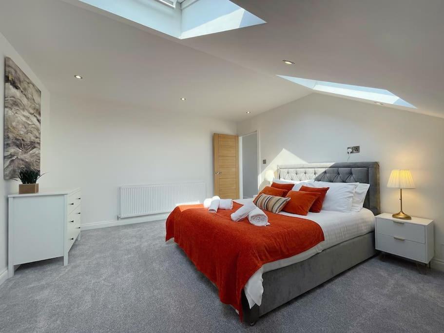 Luxury 7 Bedroom House In Didsbury, Vakantiehuis