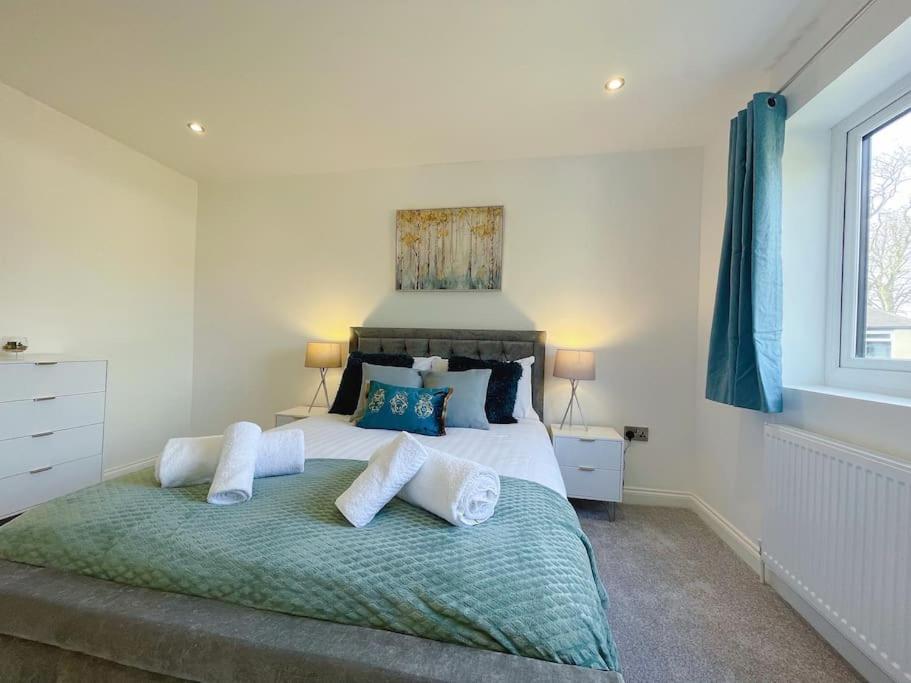 Luxury 7 Bedroom House In Didsbury, * Manchester