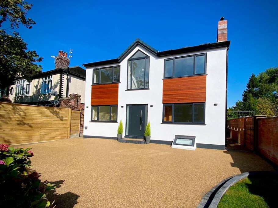 Luxury 7 Bedroom House In Didsbury, Vakantiehuis