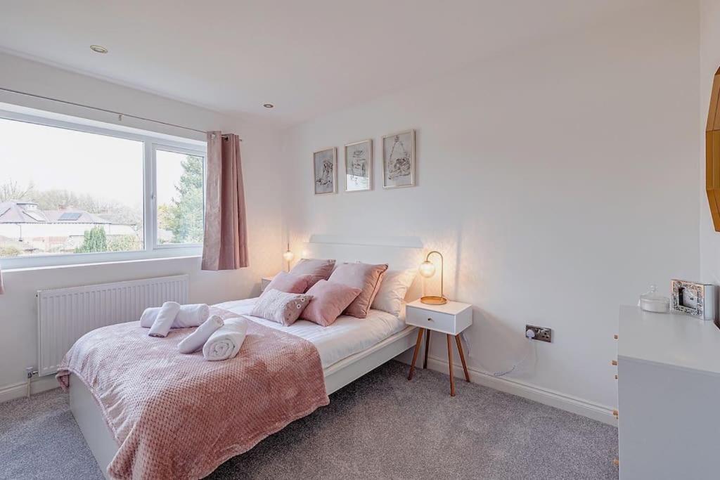 Luxury 7 Bedroom House In Didsbury, * Manchester