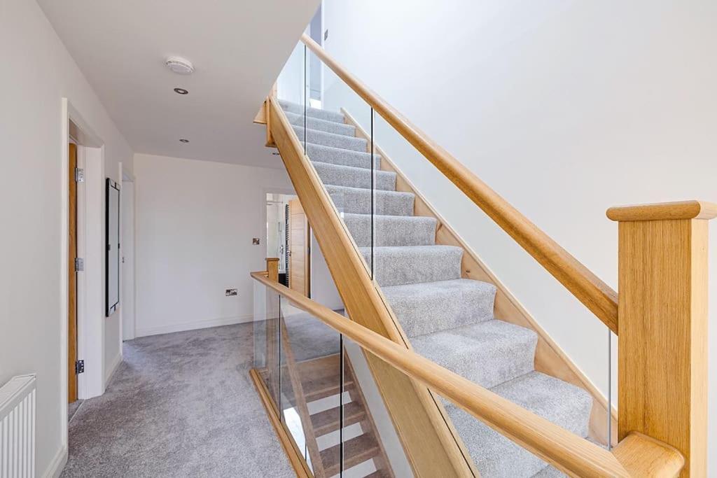 Luxury 7 Bedroom House In Didsbury, Vakantiehuis *