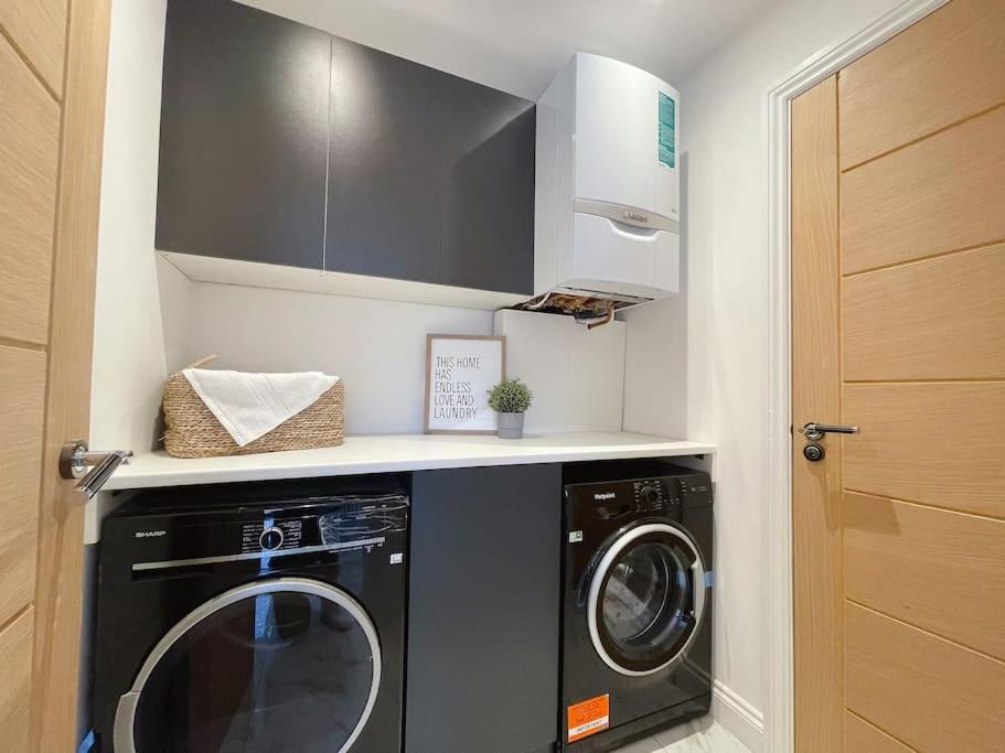 Luxury 7 Bedroom House In Didsbury, Manchester
