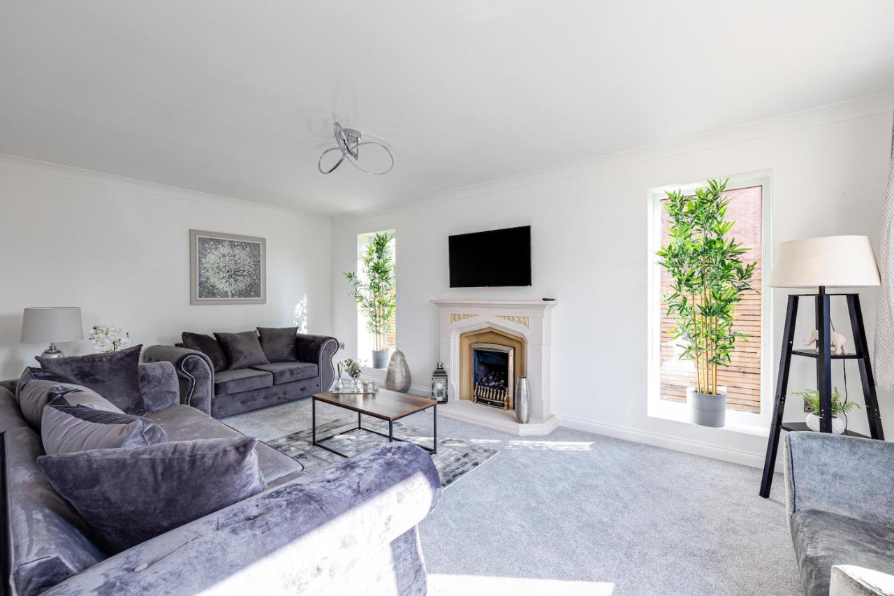 Luxury 7 Bedroom House In Didsbury, Vakantiehuis *