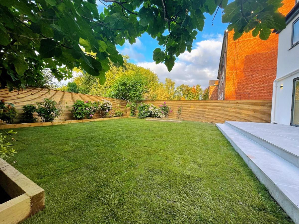 Luxury 7 Bedroom House In Didsbury,