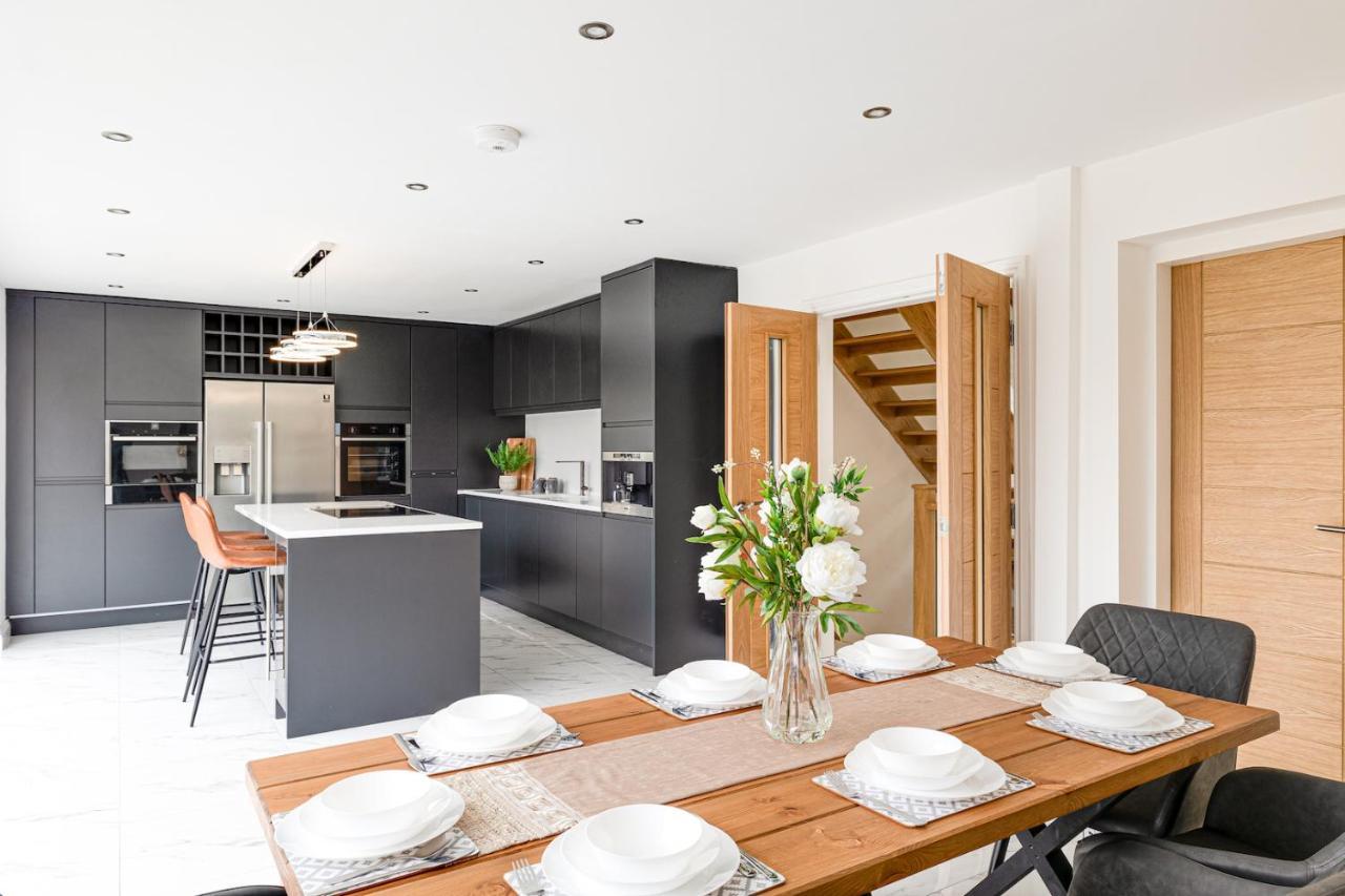 Luxury 7 Bedroom House In Didsbury, Manchester
