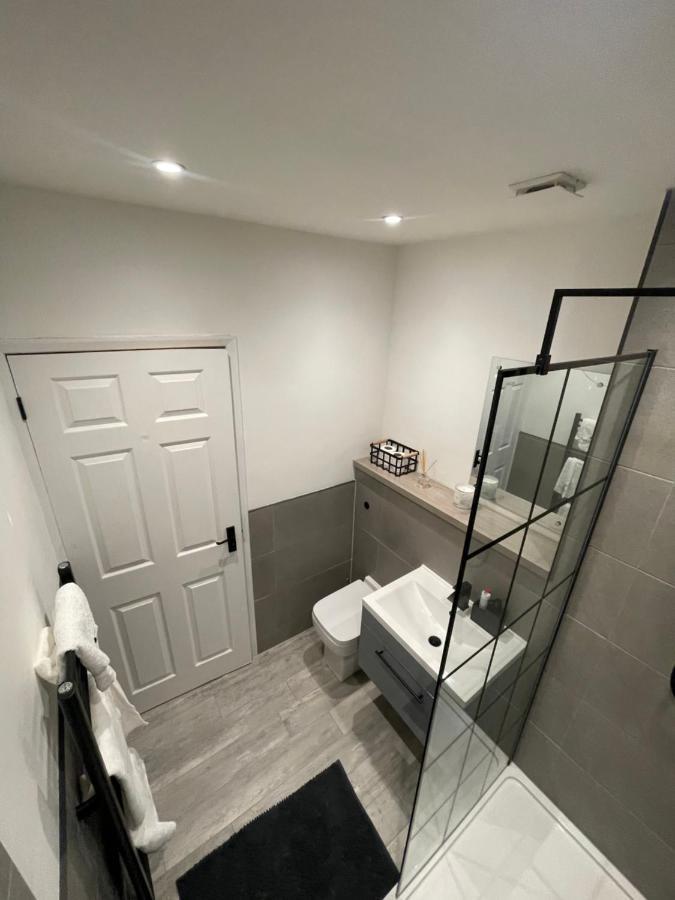 Modern Cosy 1 Bed Near Centre~double Bed~parking *