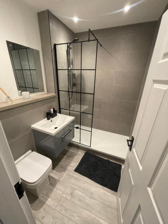 Modern Cosy 1 Bed Near Centre~double Bed~parking