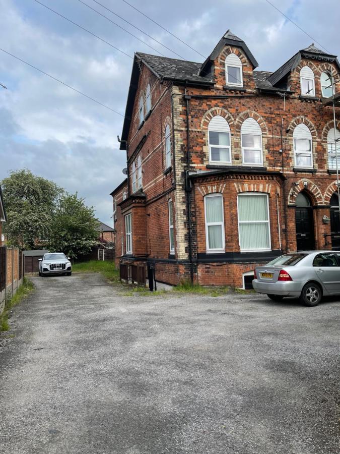 The Crescent, Flat 1 - Stockport, Manchester