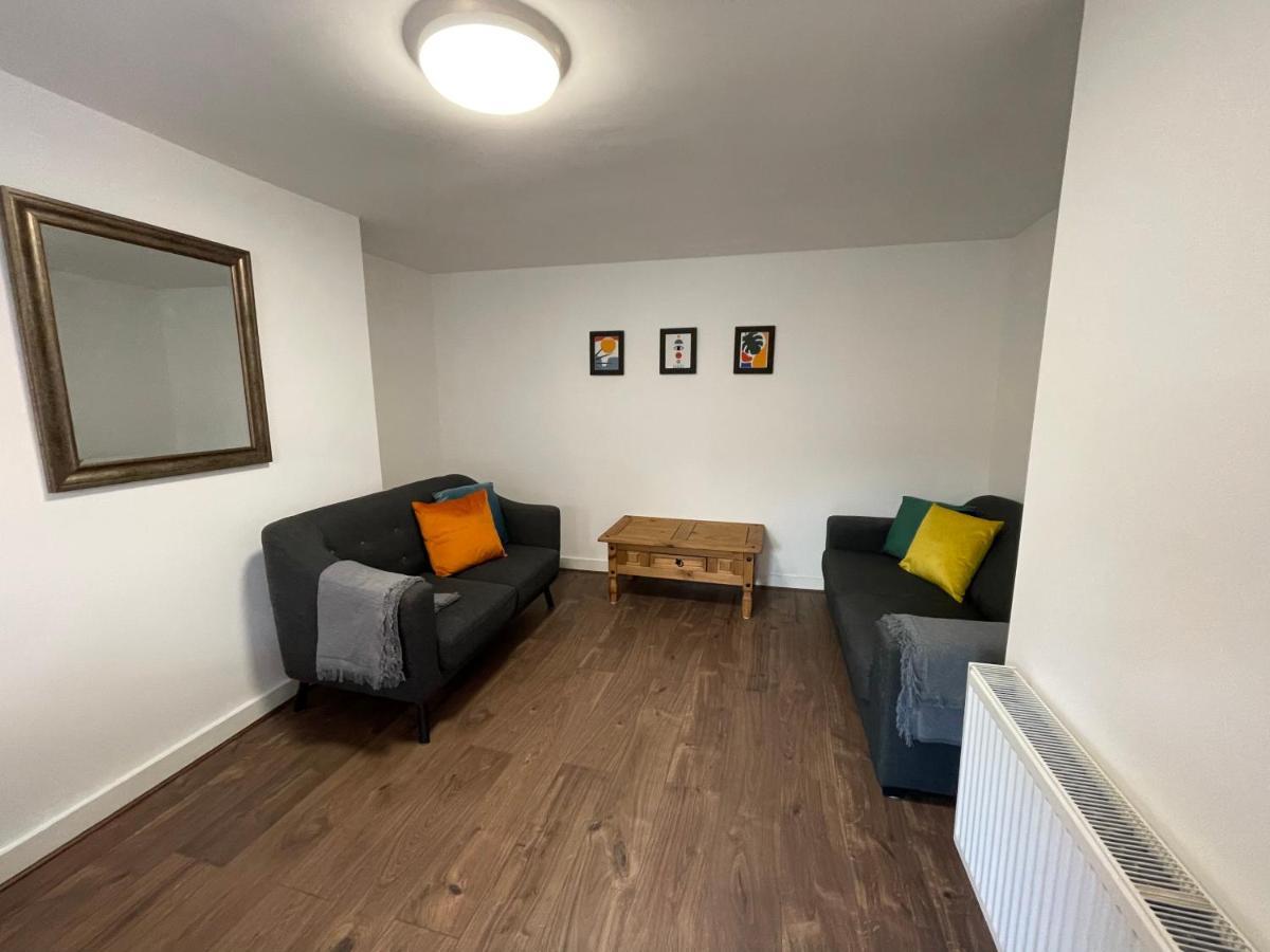 Apartment The Crescent, Flat 1 - Stockport, *